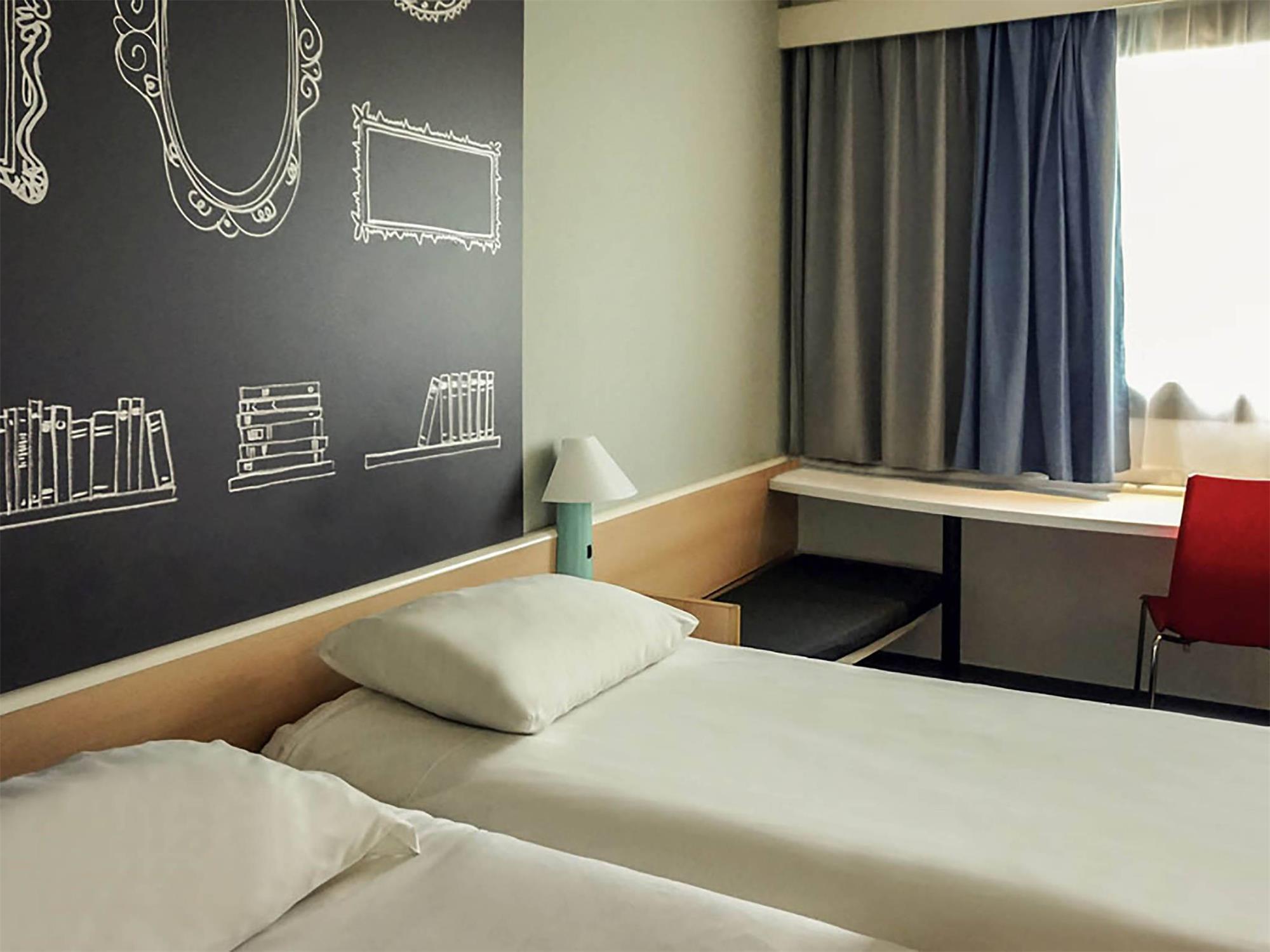 Standard twin room