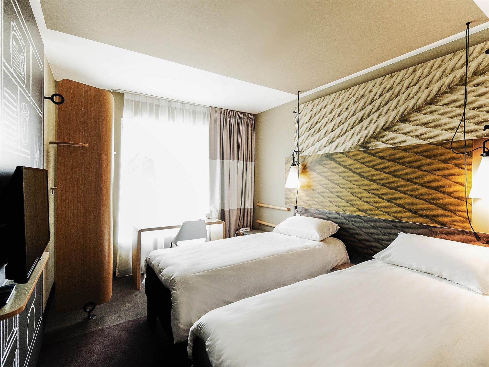 Standard twin room