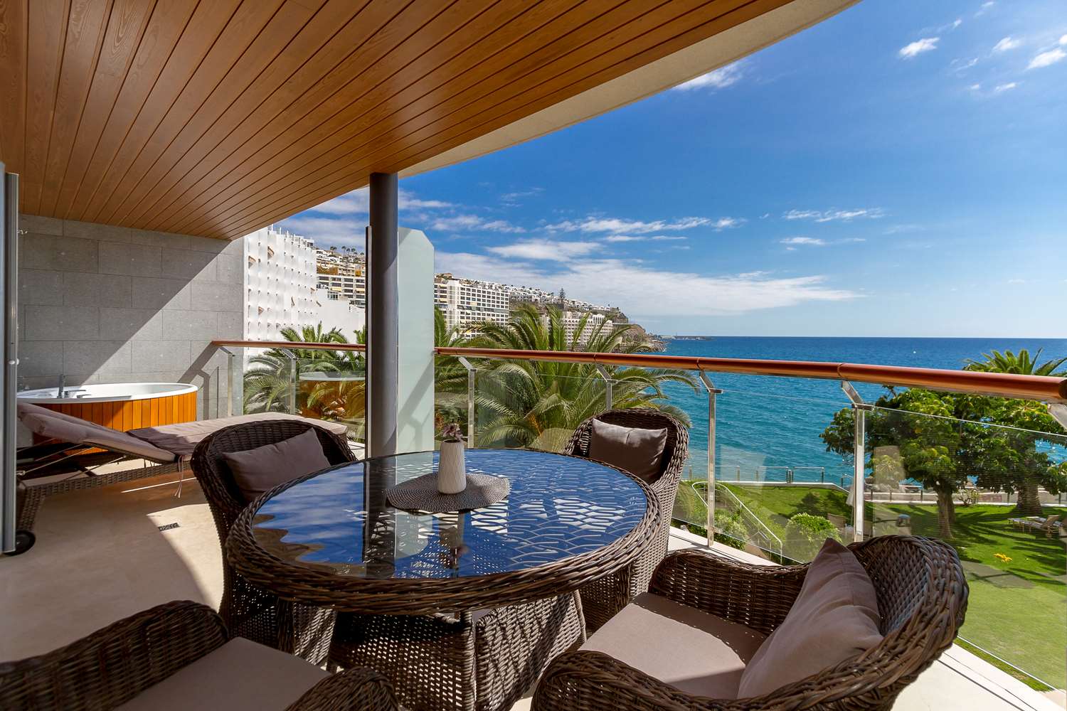 2 bedroom suite with sea view