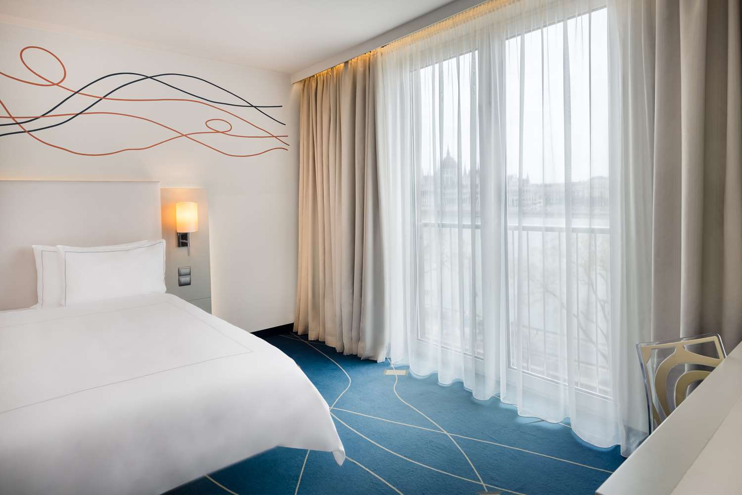 Superior room danube view 1 queen