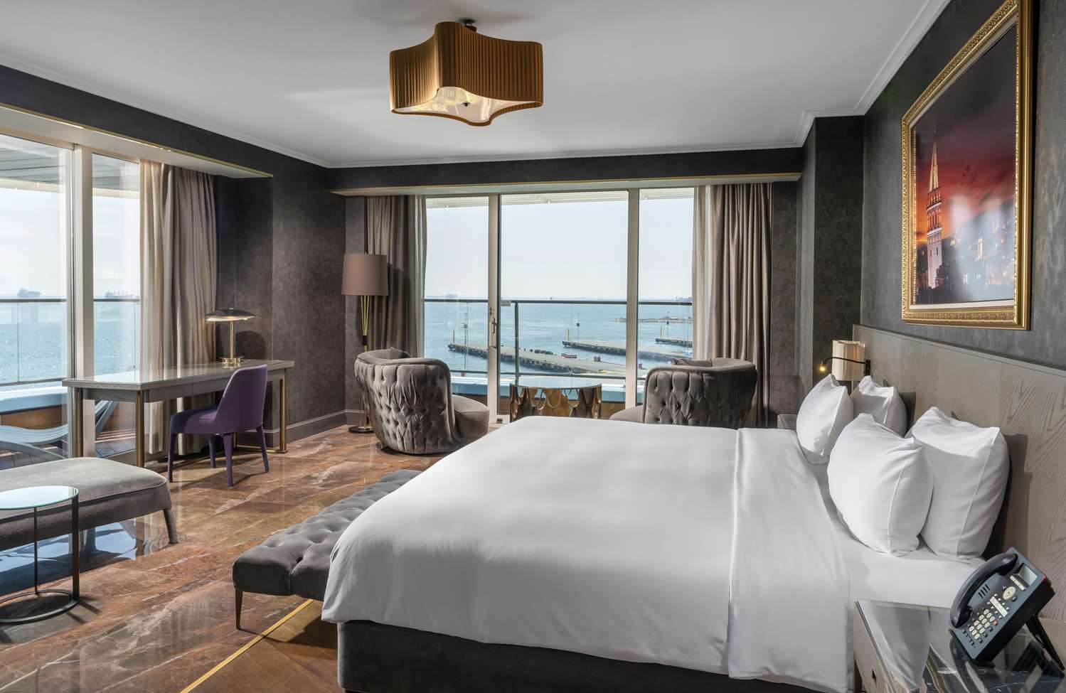 Suite with balcony and sea view
