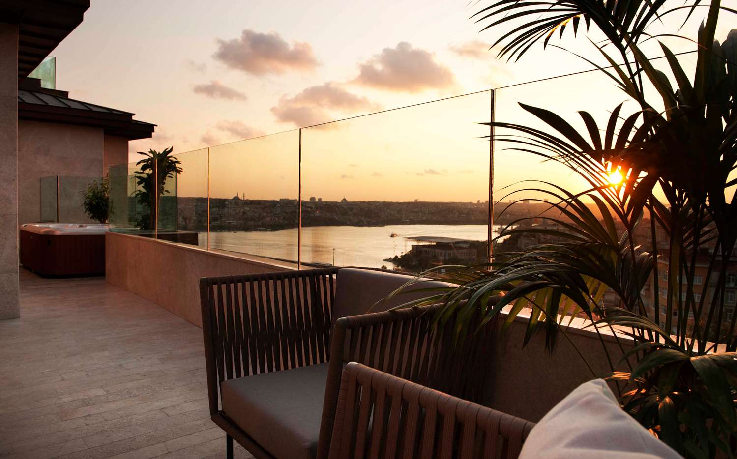 Suite -golden horn view terrace & lounge