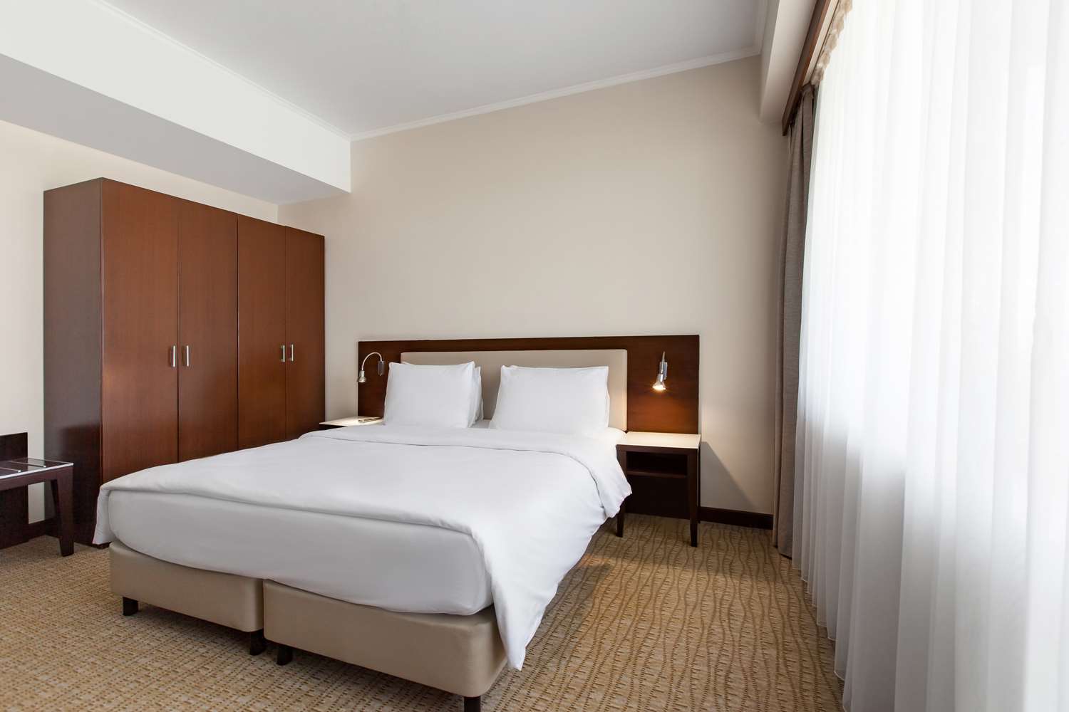 Junior suite with balcony and city view