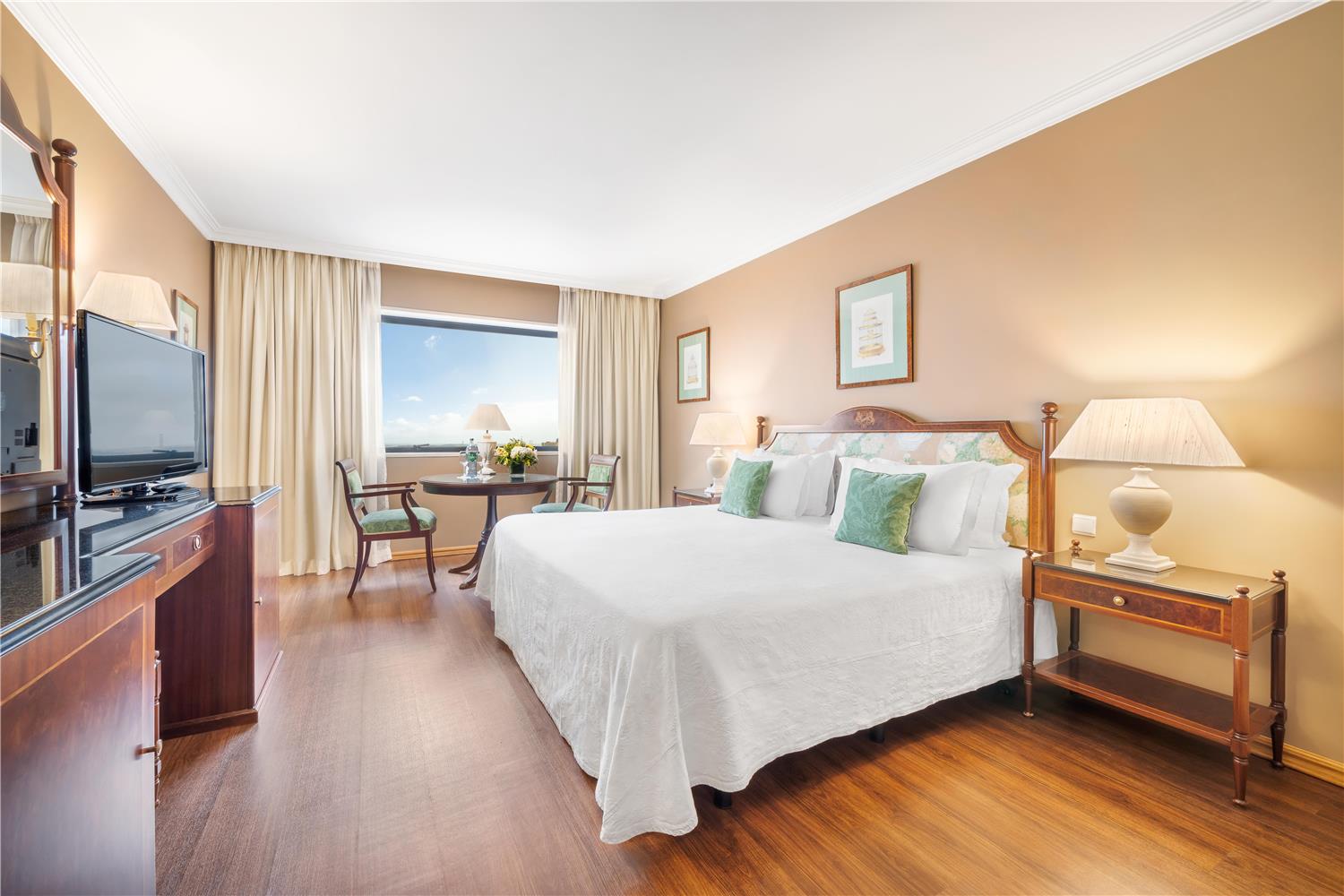 Premium suite with river view