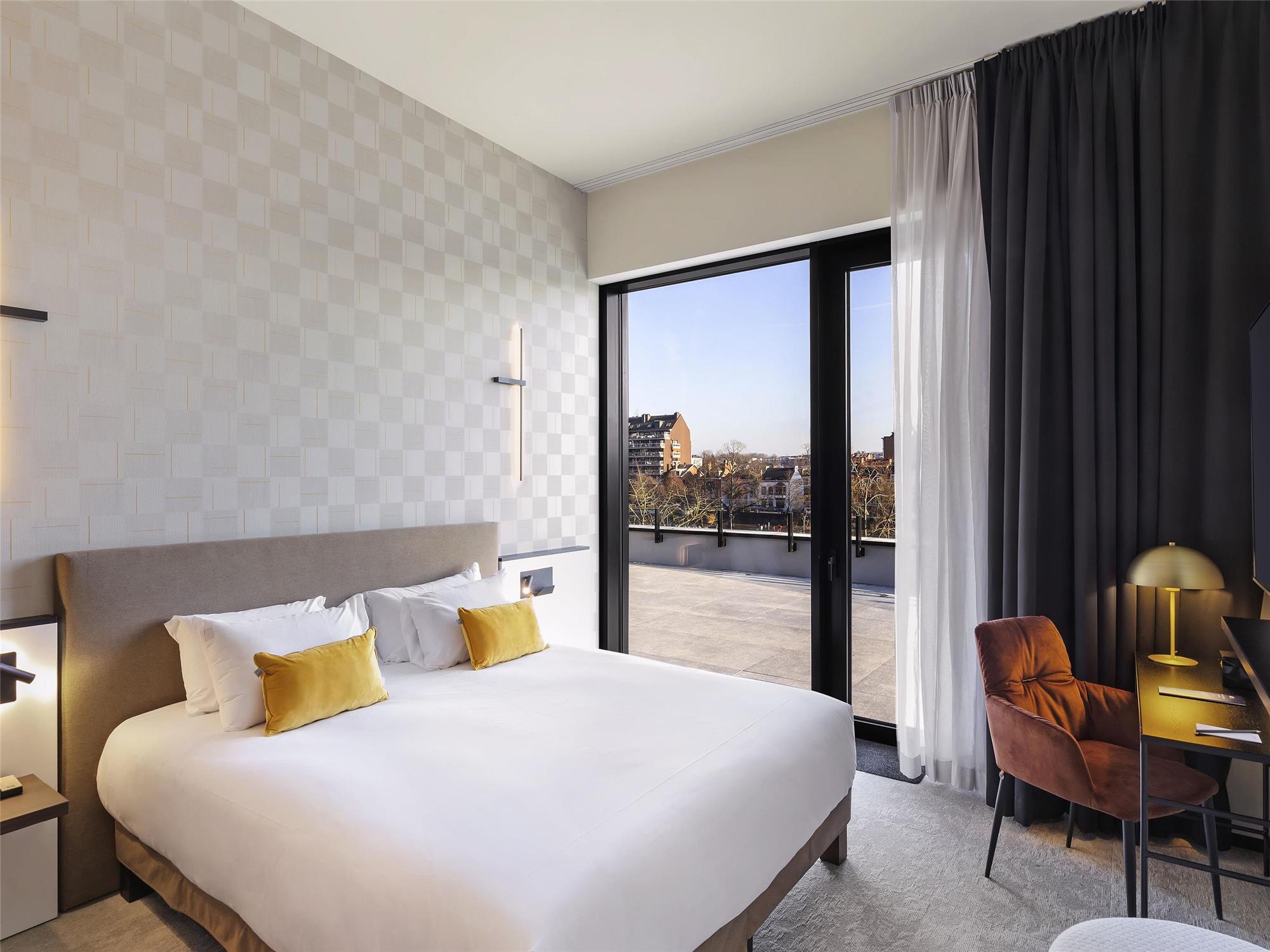 Privilege room with river view and terrace