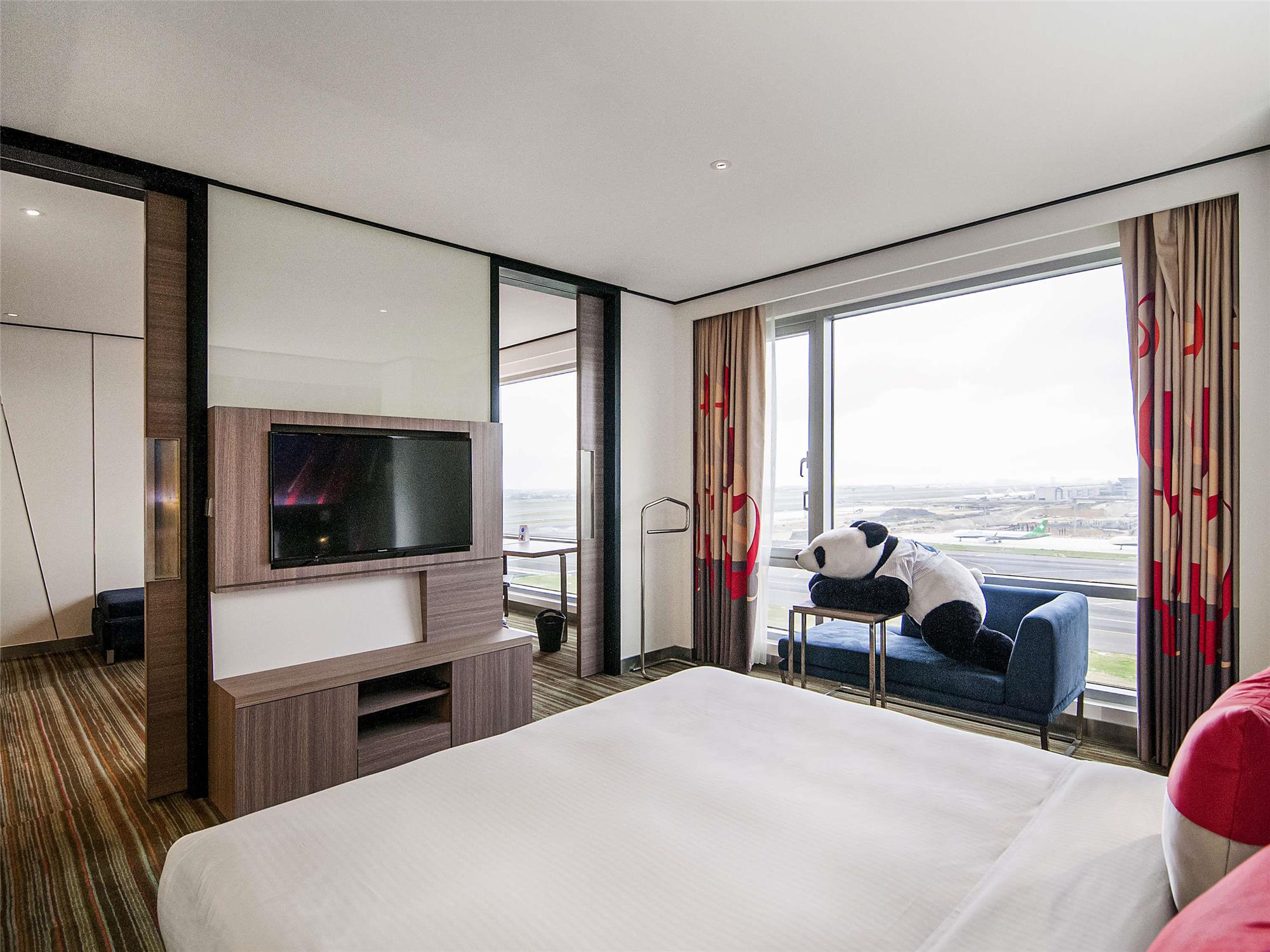Premier executive floor suite