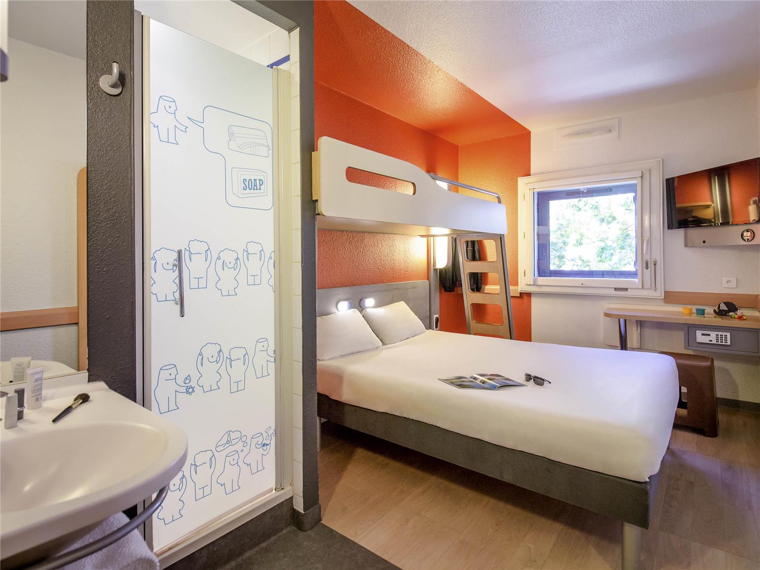 Triple room