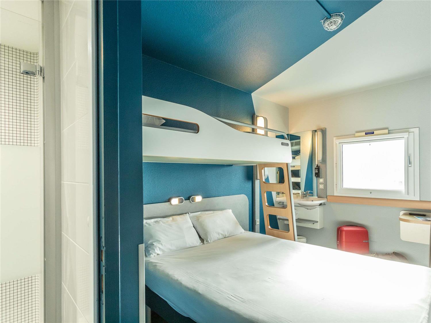 Triple room