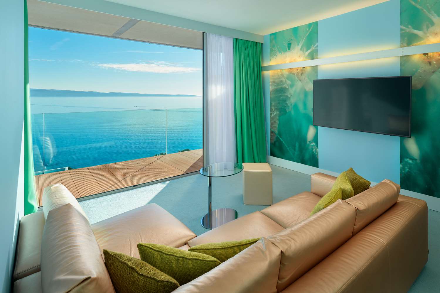 Junior suite with balcony and sea view