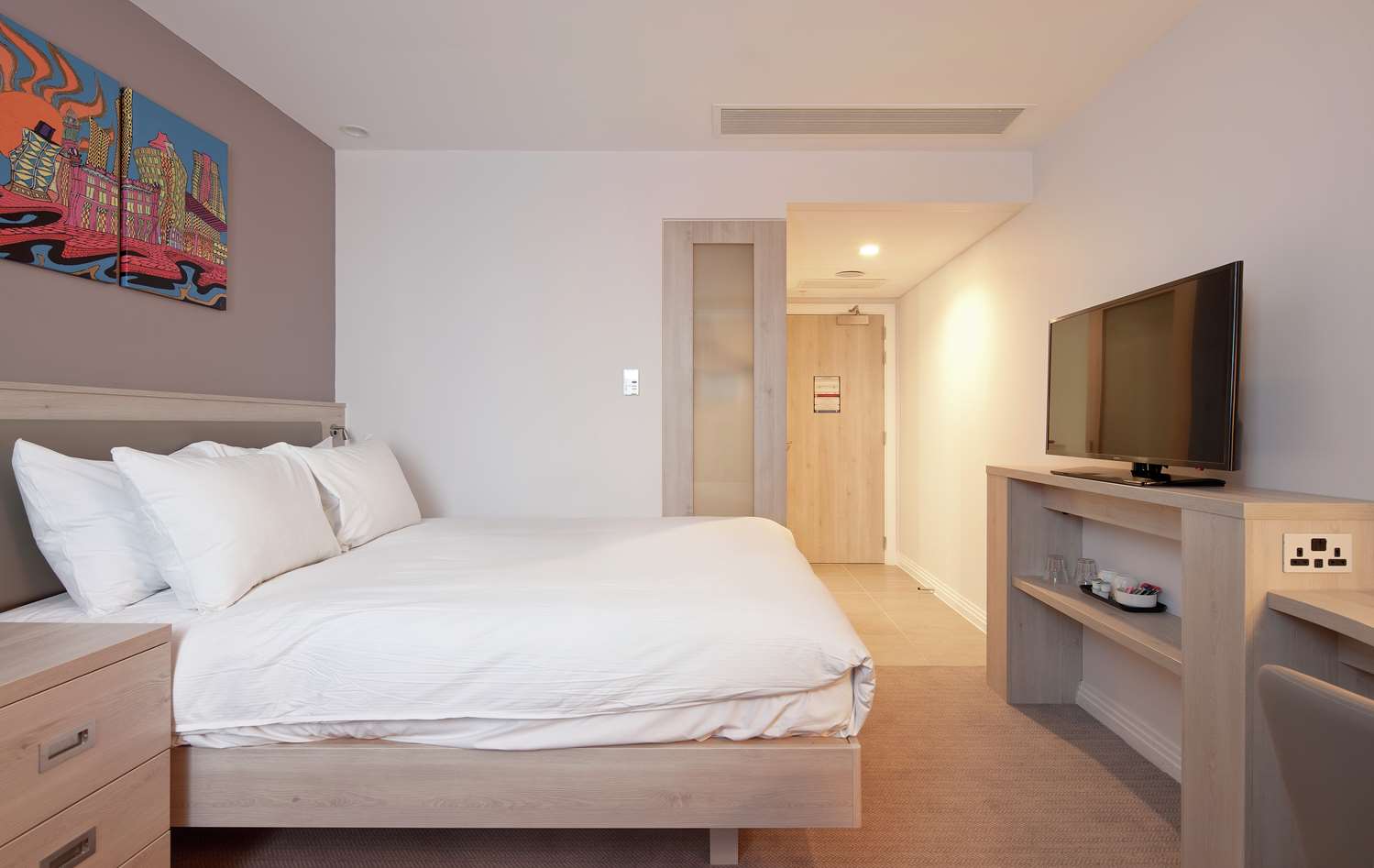 Queen Room with City View