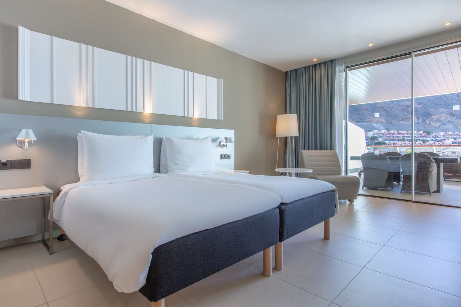 3 chambre Suite avec Balcon et Vue sur la Piscine