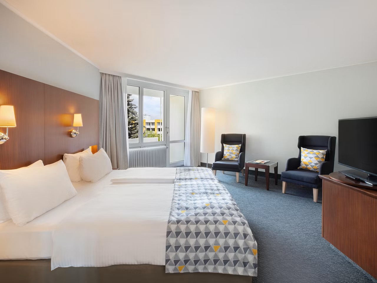 Premium  Queen Room with Balcony