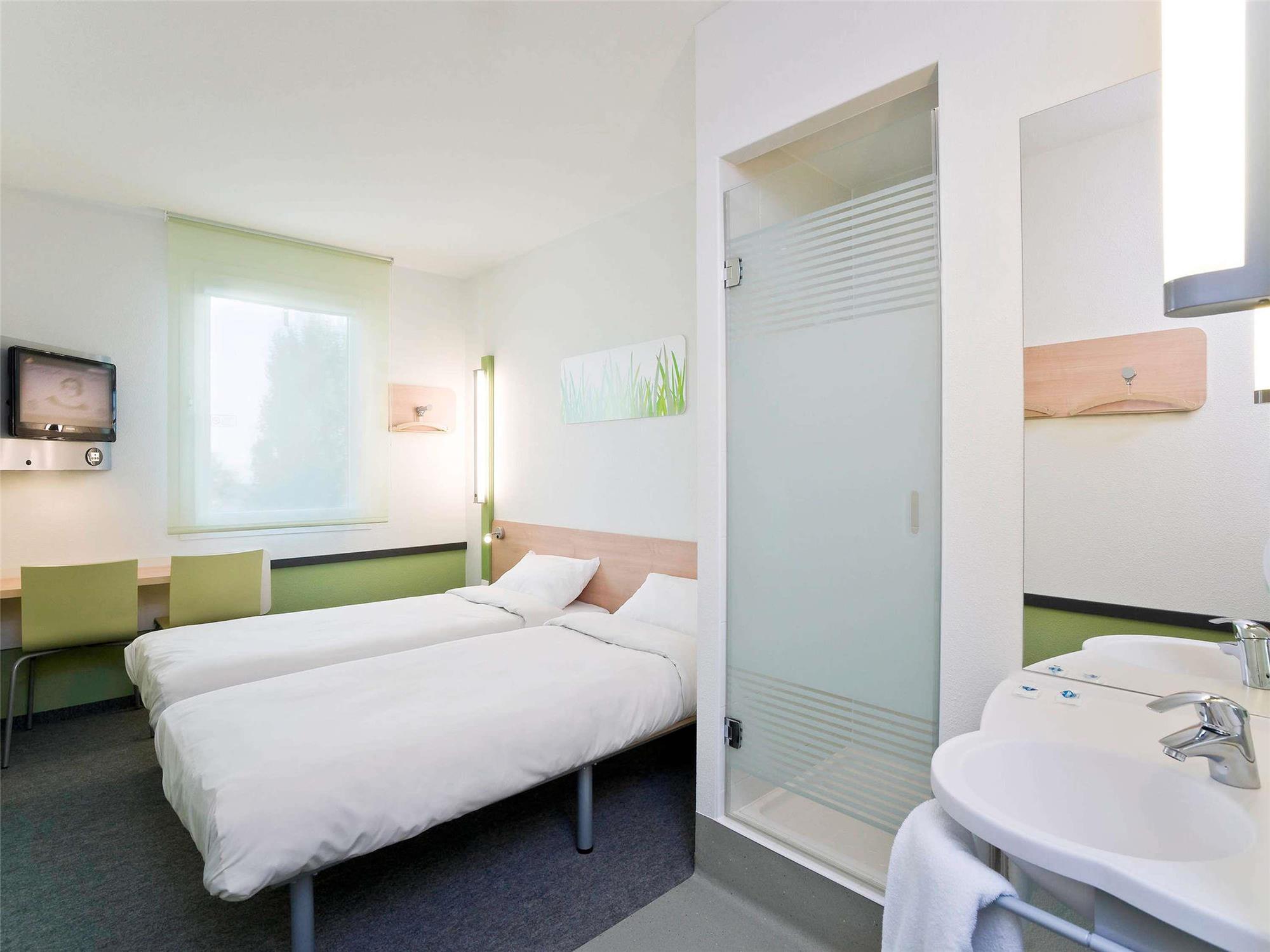 Standard twin room