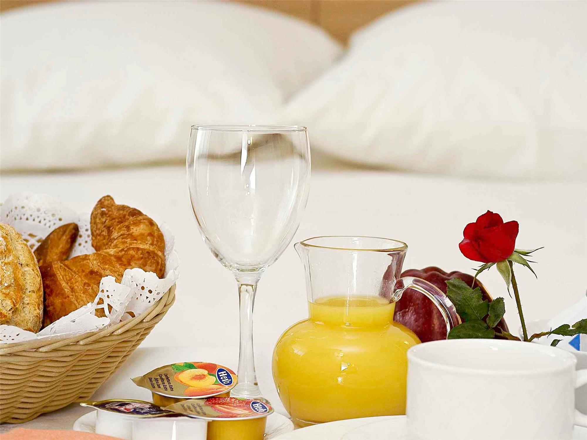 Standard room with 1 double size bed