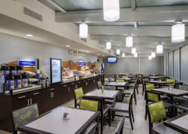Holiday Inn Express NEW YORK CITY-WALL STREET by IHG 4