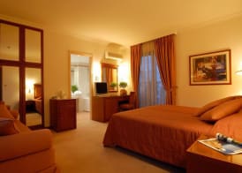 Athens Atrium Hotel & Jacuzzi Suites 4