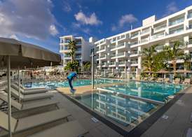 Limanaki Beach Hotel & Suites 4