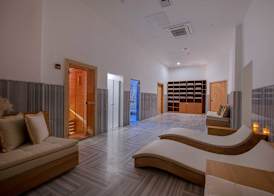 Lucky Monkey Hotel 3