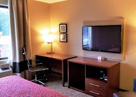 Days Inn by Wyndham Brooklyn Marine Park 5
