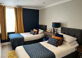 The Ship Hotel 4