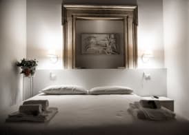 Flowers Apartments Rome City Center 4