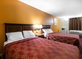 Econo Lodge At Six Flags 2