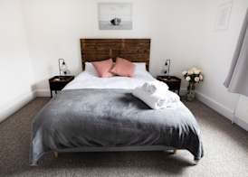 Coastal Home with Parking, Fast WiFi & Near Beach 5