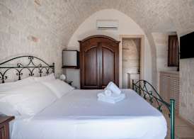TRULLI CONTENTO ROOMS E APARTMENTS 3