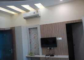 Dwivedi Hotels Sri Omkar Palace 4