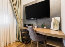 Acropolis Executive Suite 4