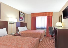 Super 8 by Wyndham Long Island City LGA Hotel 4