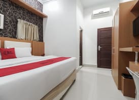 Hotel O near Mall Panakukang formerly Rika Hotel Makassar 5