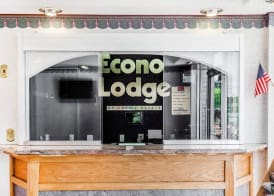 Econo Lodge McDonough South 3