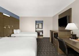Travelodge Inn & Suites by Wyndham Anaheim on Disneyland Dr 5