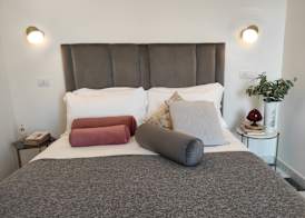 1940 Luxury Accommodations by Wonderful Italy 3