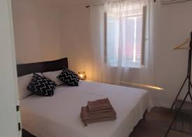 Stunning 2-bed House in Jezera With Sea Views 4