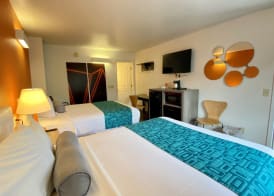 Howard Johnson by Wyndham Lake George 5