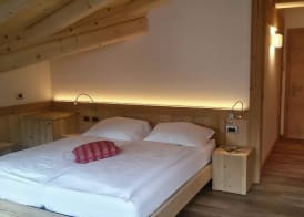 Hotel Garni Lastei 4