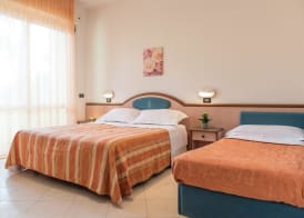 Hotel Luxor 4