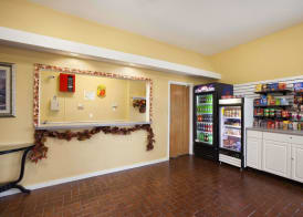 Super 8 by Wyndham Salem 2