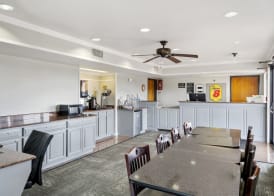 Super 8 by Wyndham Mount Vernon 3