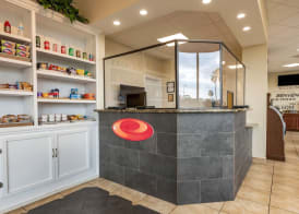 Econo Lodge Inn & Suites Maingate Central 2