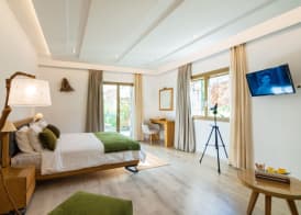 WHITE DONKEY BOUTIQUE Hotel 3