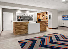 Hampton Inn & Suites Fairbanks 5