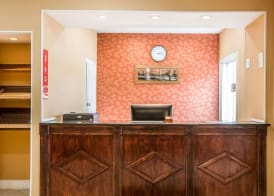 Econo Lodge Lakes Region 2