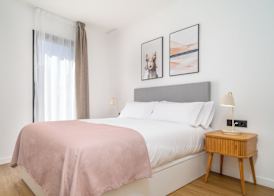 Limehome Barcelona Plaça Pirineus 2