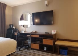 Super 8 by Wyndham Winnipeg West 5