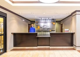 Holiday Inn Express & Suites FLORESVILLE by IHG 2