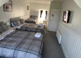 Cara Guesthouse 5