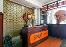 OYO 1927 Hotel Candra Adigraha 4
